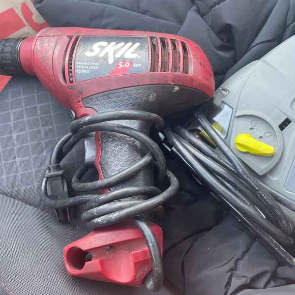 Power drill, and a jig saw. - Picture 2 of 4